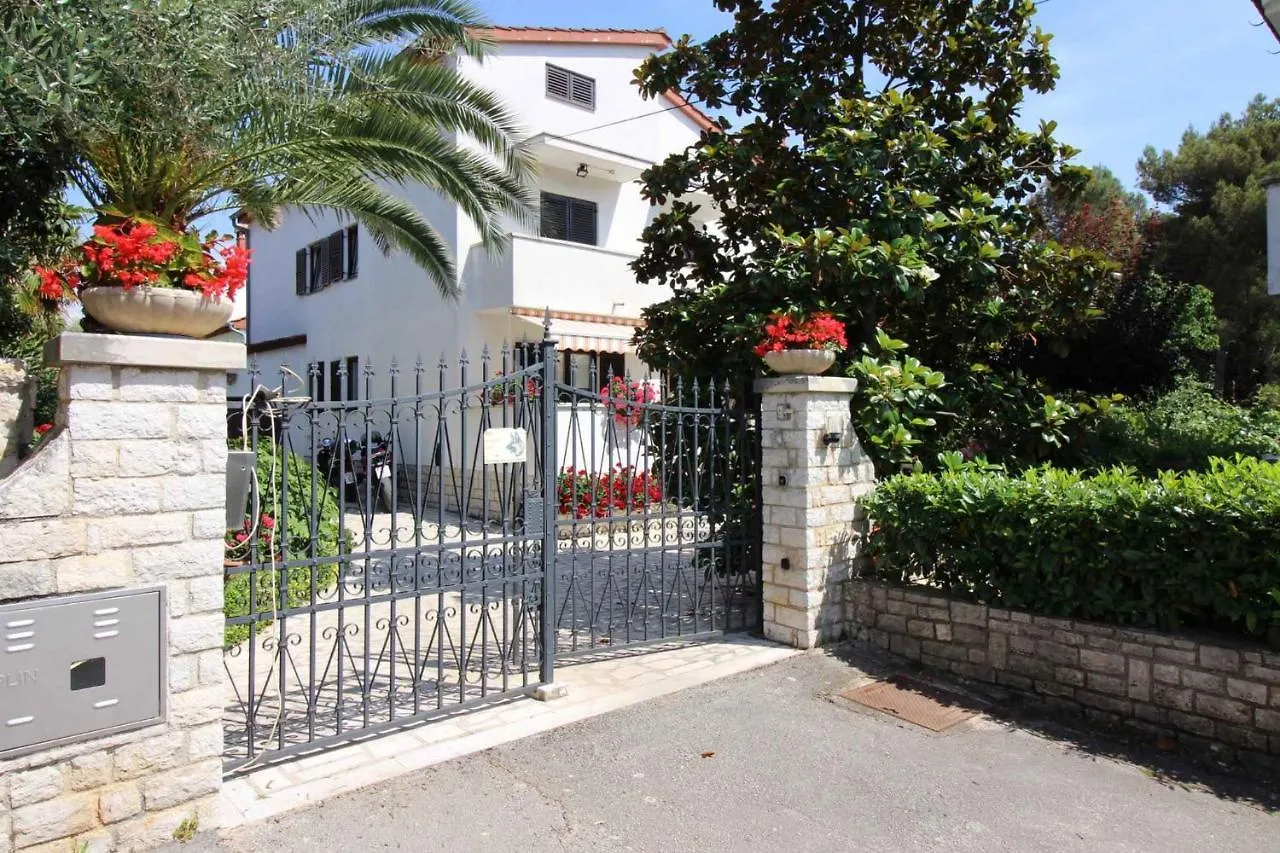 Apartment In Porec/Istrien 40339 포레치