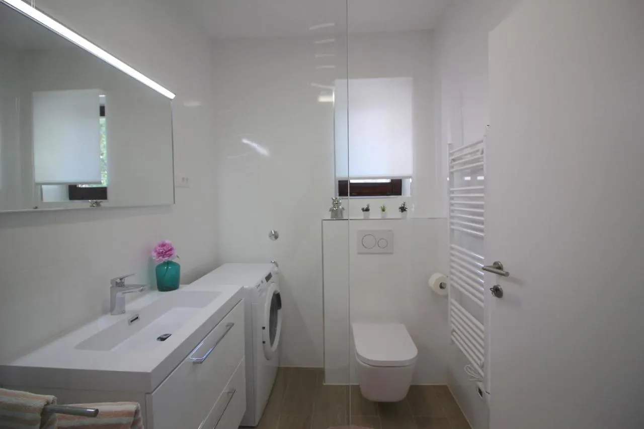 Apartment In Porec/Istrien 40339  포레치